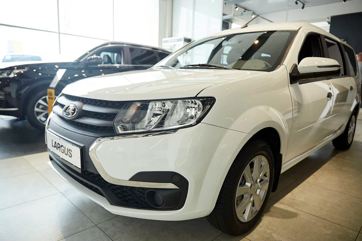 Lada Largus с автосалона по цене от 1 660 000 рублей