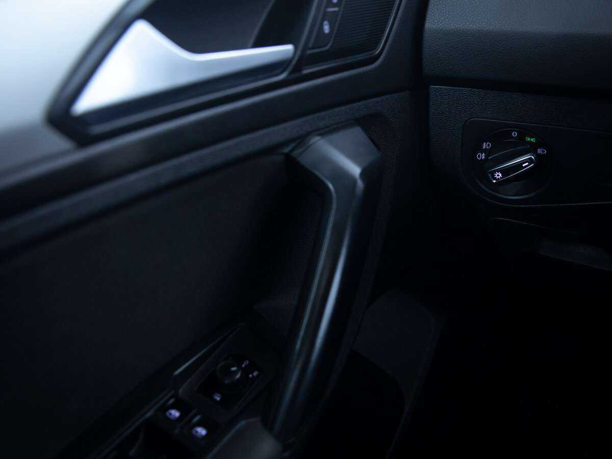 Б/У Фольксваген Тигуан 2018 года. Фото: #11