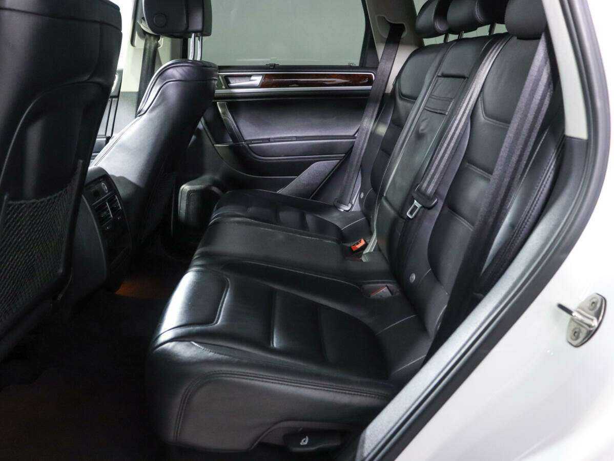 Б/У Фольксваген Туарег 2012 года. Фото: #4