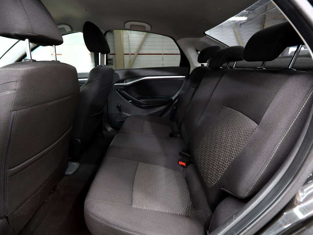 Б/У Лада (ВАЗ) Веста 2015 года. Фото: #9