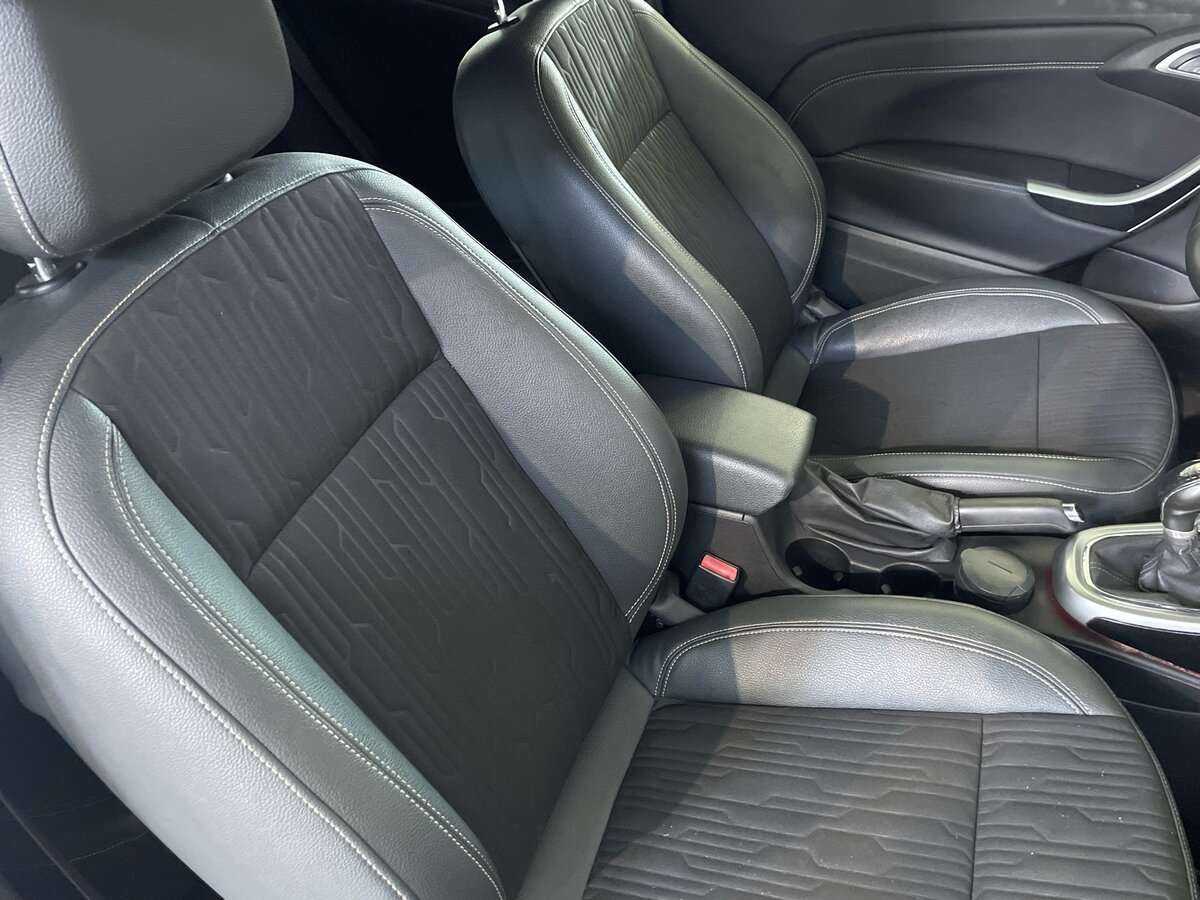 Б/У Опель Астра 2014 года. Фото: #19