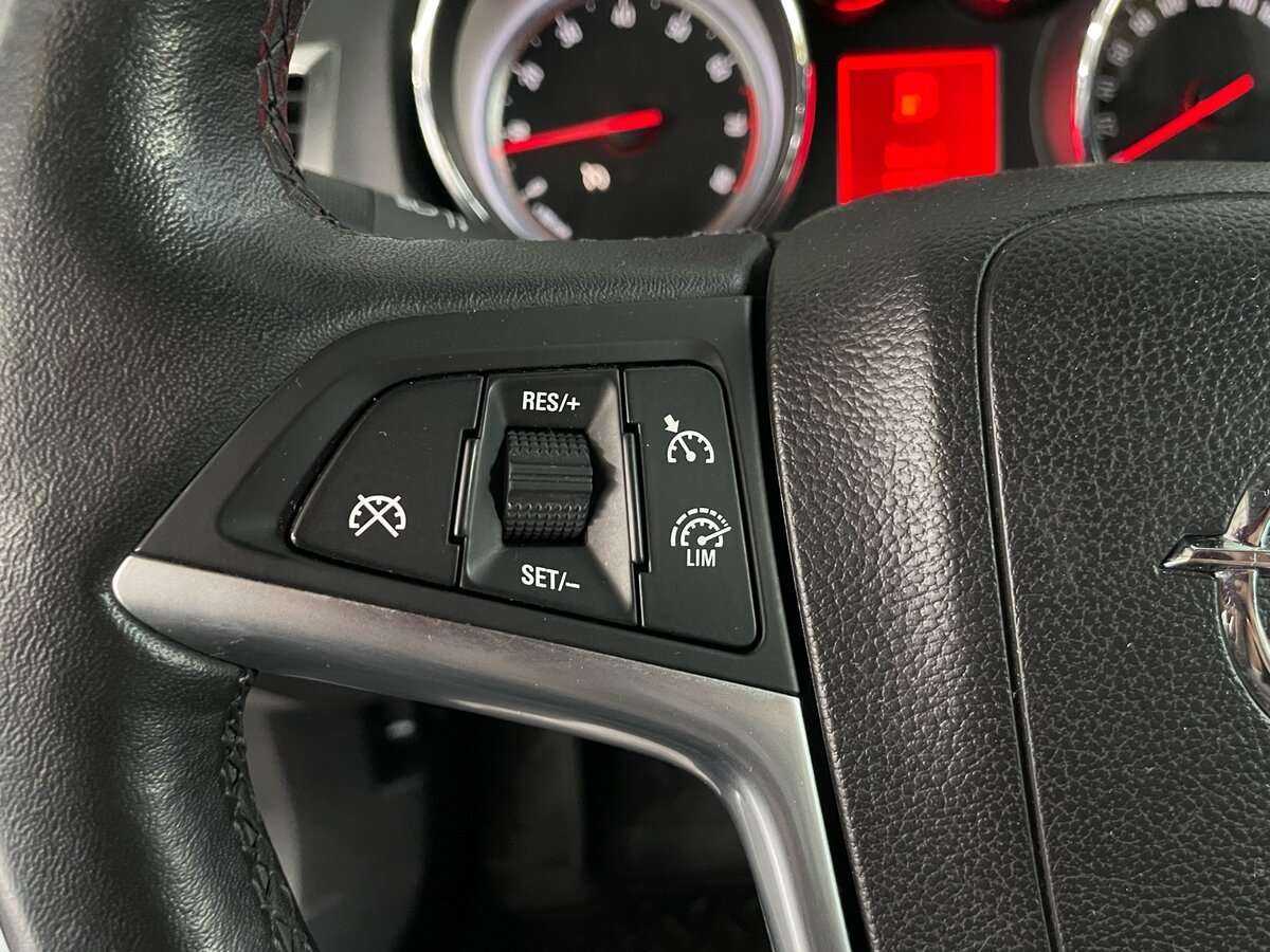 Б/У Опель Астра 2014 года. Фото: #10