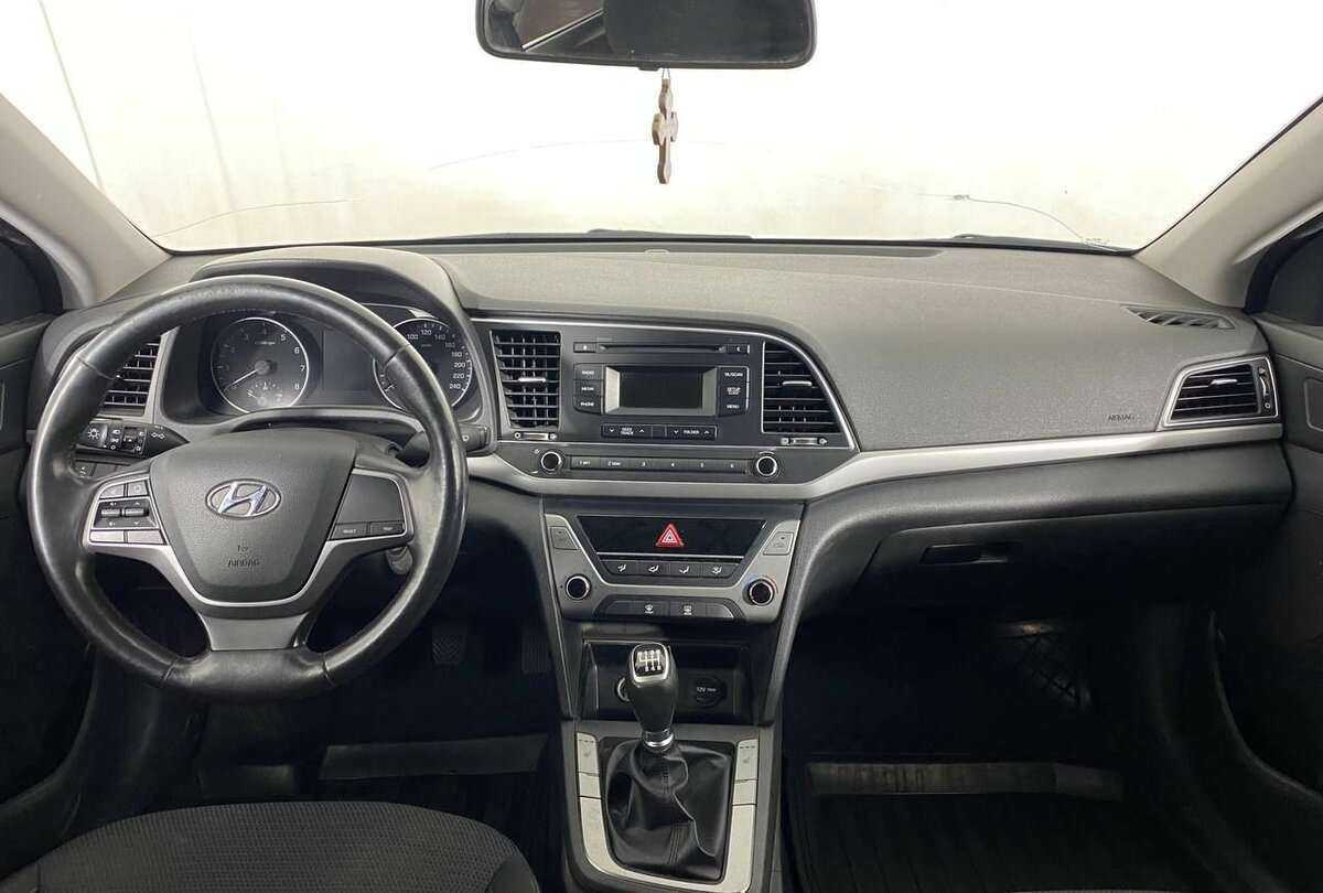 Б/У Хендай Елантра 2017 года. Фото: #9