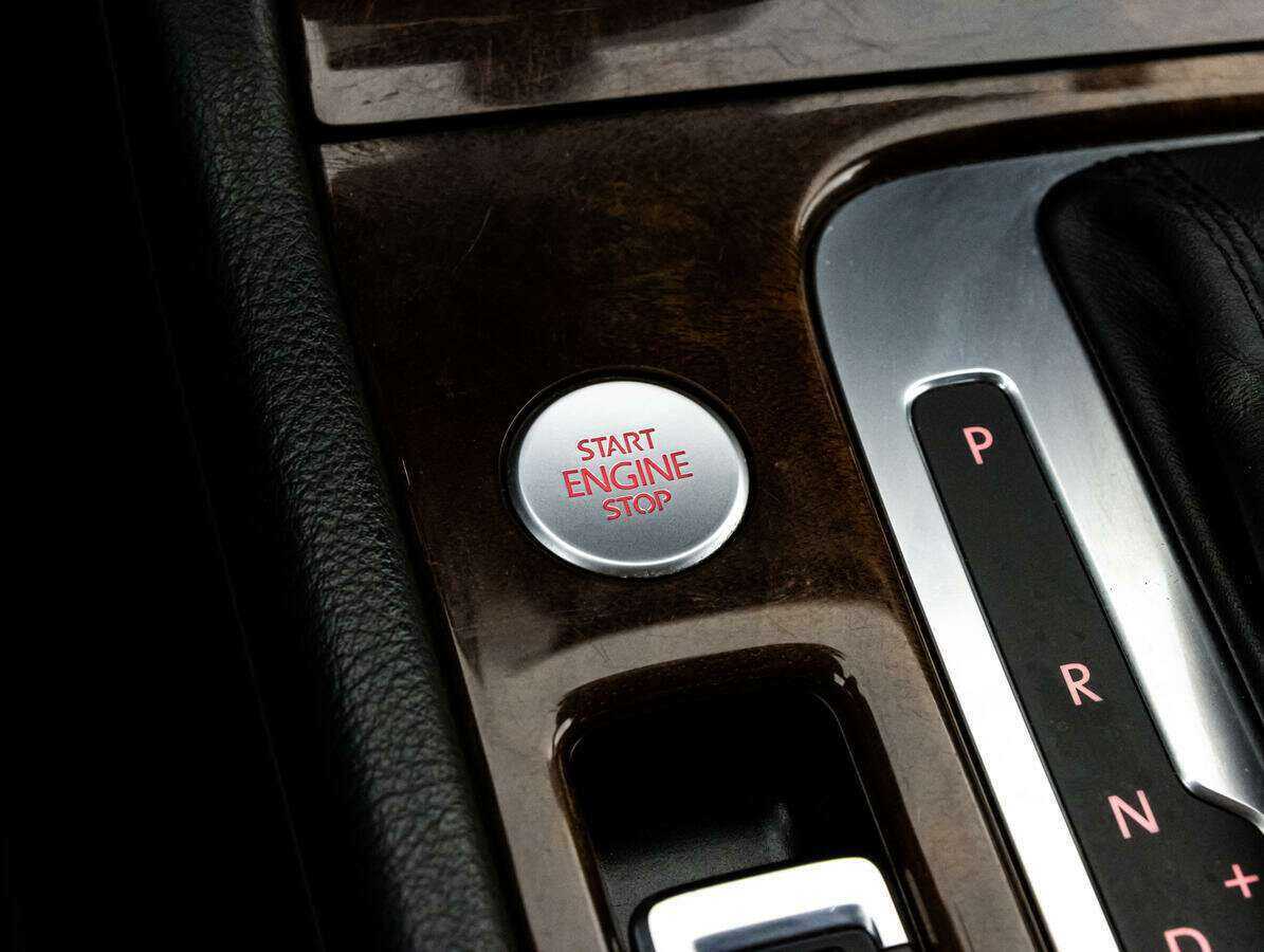 Б/У Фольксваген Туарег 2012 года. Фото: #13