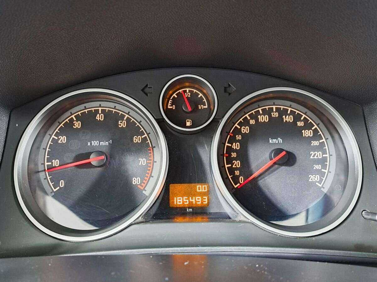 Б/У Опель Астра 2013 года. Фото: #11