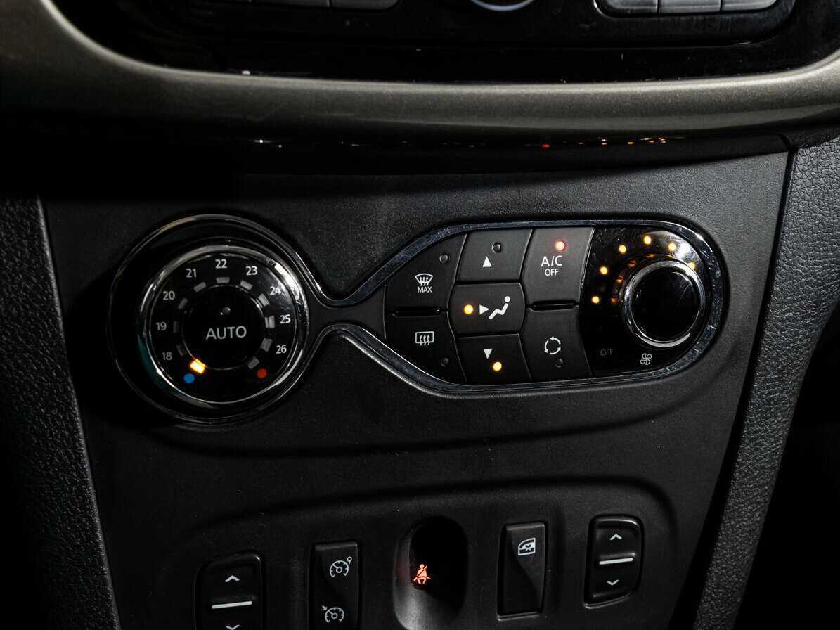 Б/У Рено Сандеро 2017 года. Фото: #12