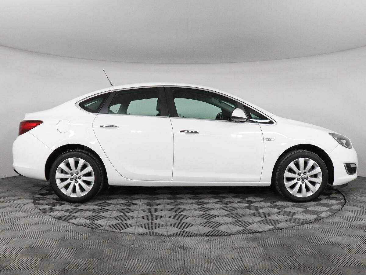 Б/У Опель Астра 2013 года. Фото: #3