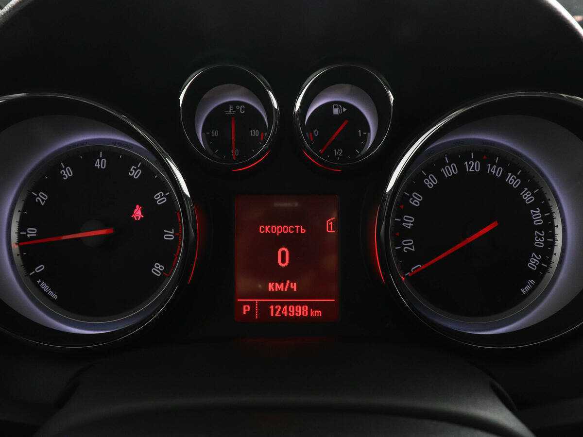 Б/У Опель Астра 2013 года. Фото: #10