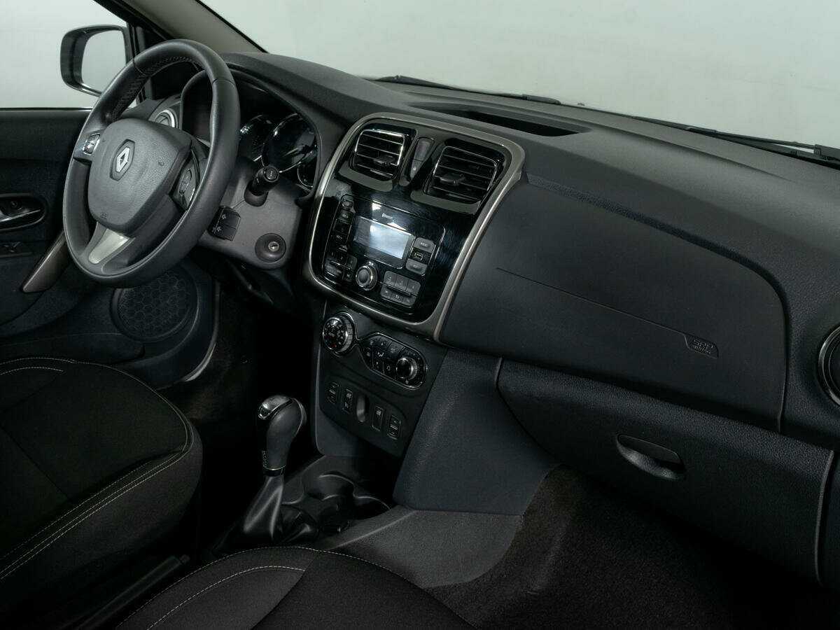 Б/У Рено Сандеро 2017 года. Фото: #8