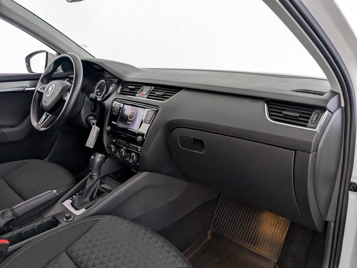 Б/У Шкода Октавия 2017 года. Фото: #8