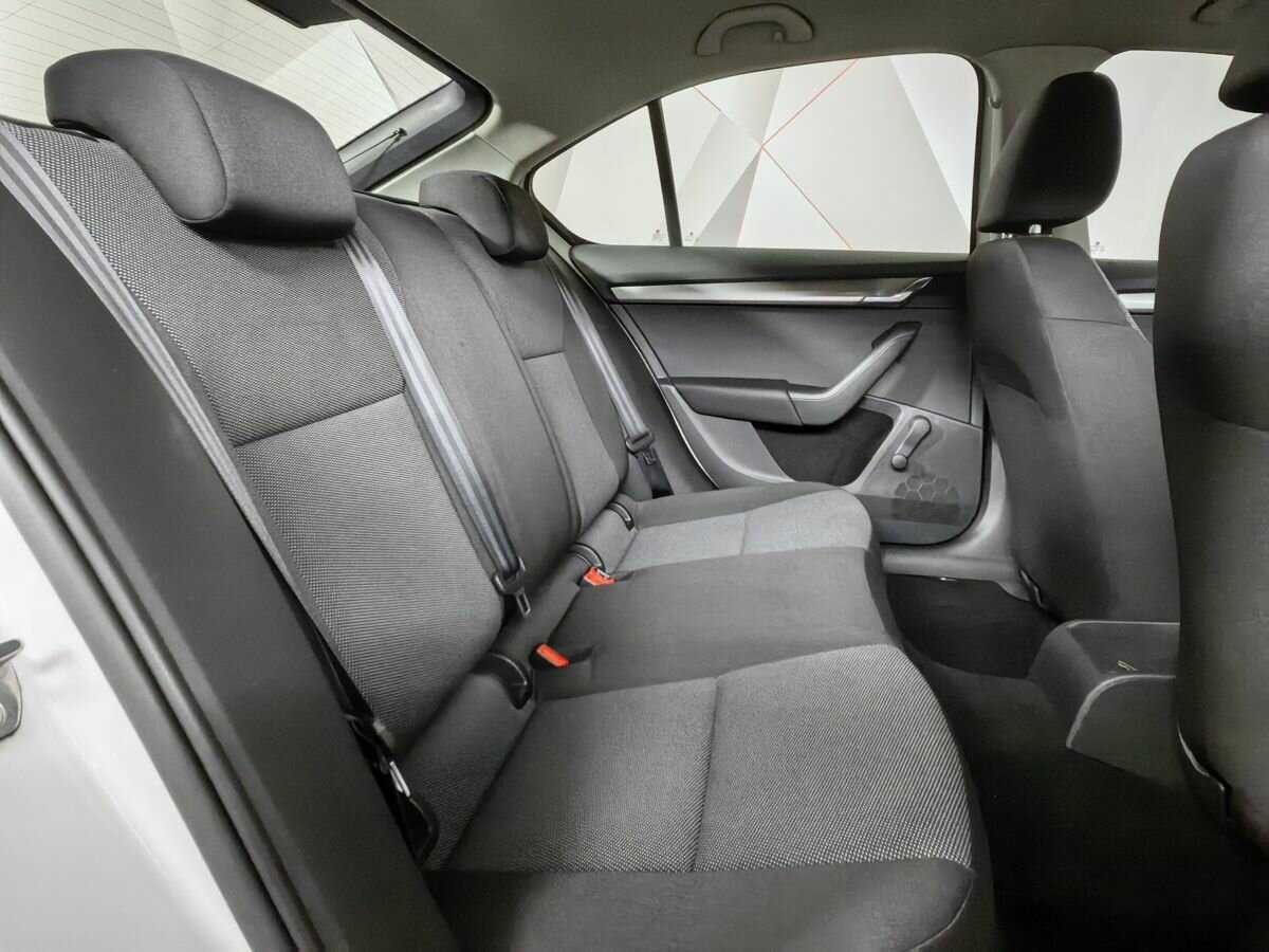 Б/У Шкода Октавия 2015 года. Фото: #11