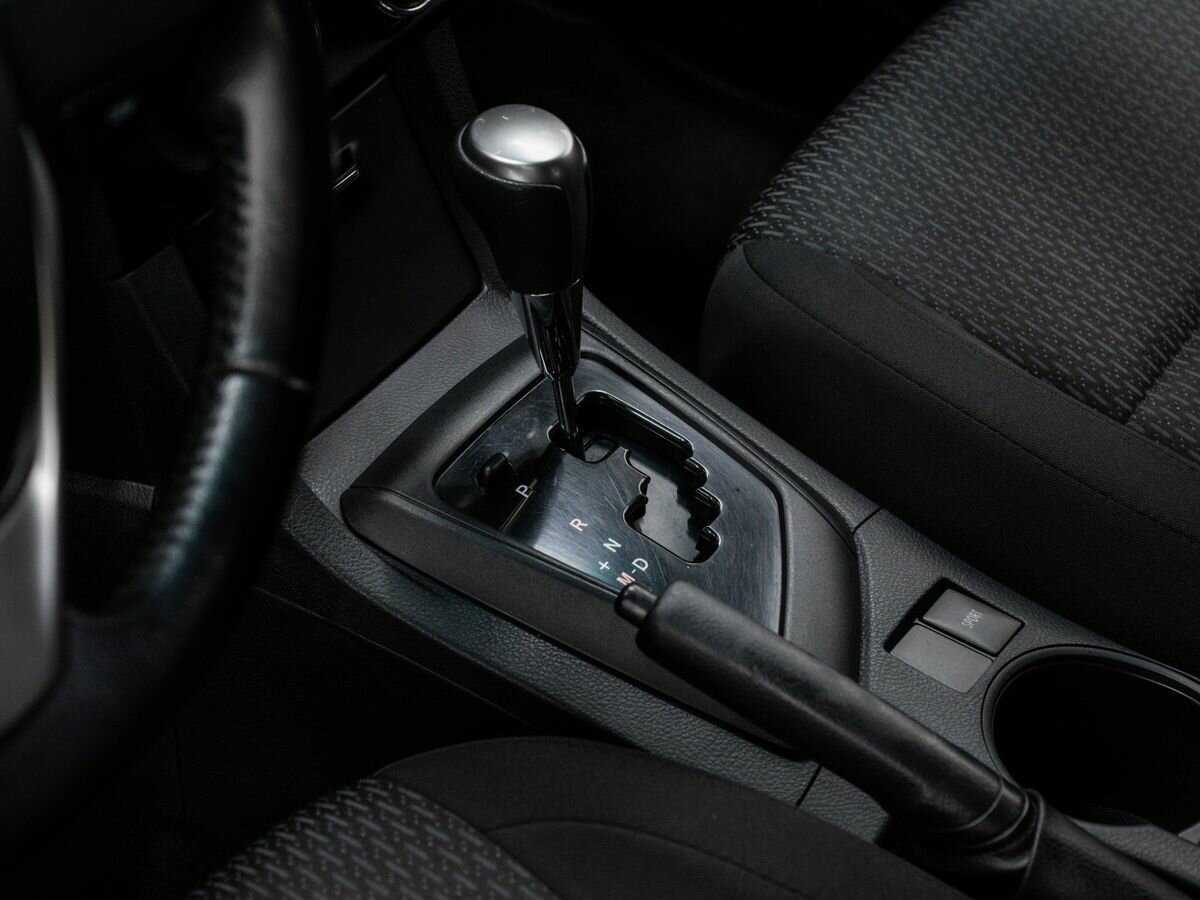 Б/У Тойота Королла 2015 года. Фото: #17