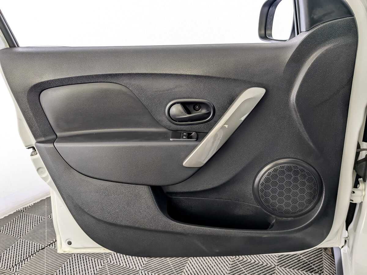 Б/У Рено Сандеро 2019 года. Фото: #18