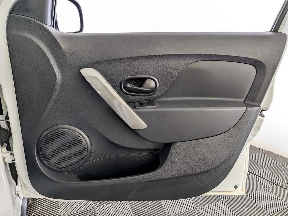 Б/У Рено Сандеро 2019 года. Фото: #23