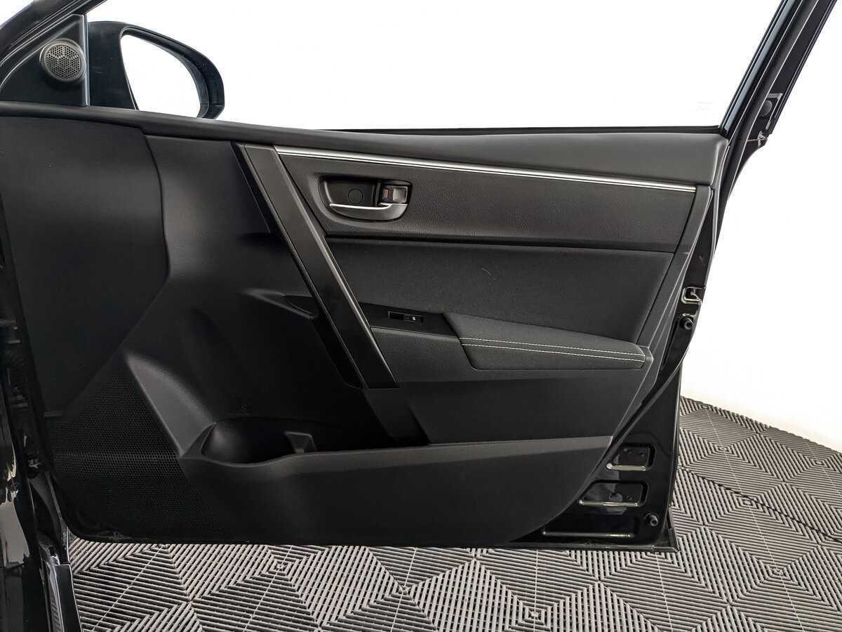 Б/У Тойота Королла 2017 года. Фото: #23