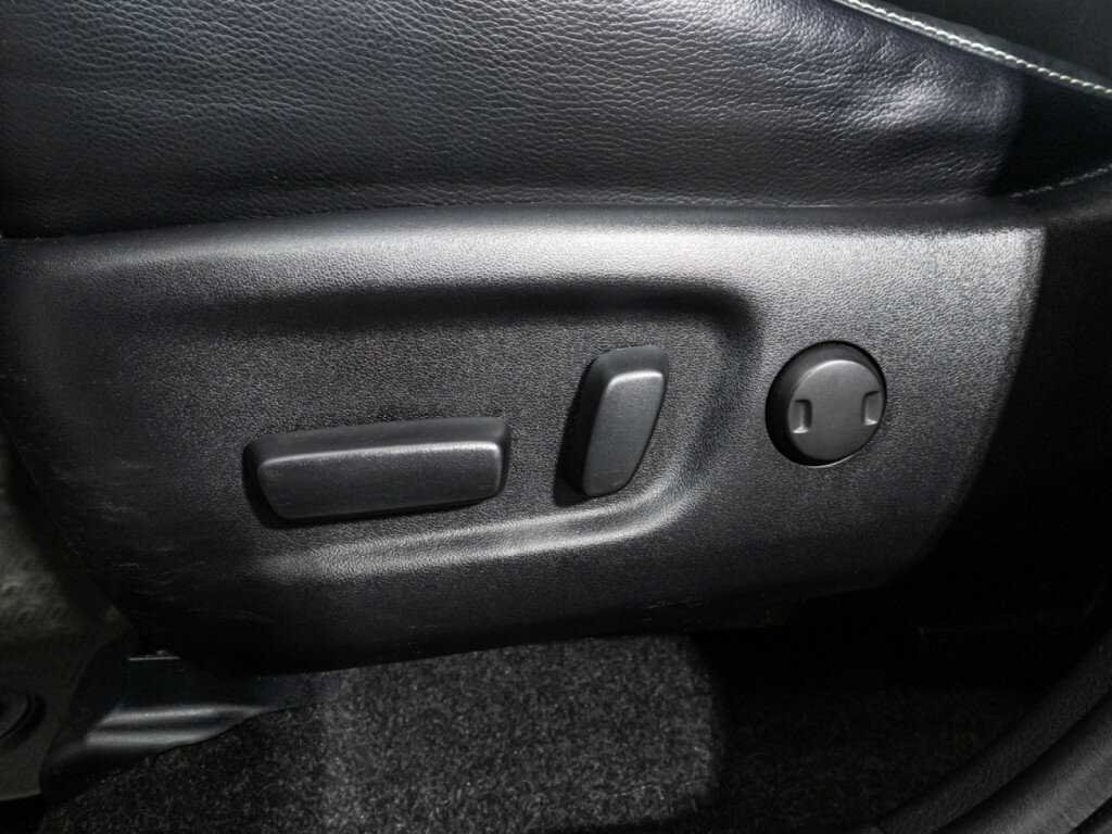 Б/У Тойота Рав4 2017 года. Фото: #16