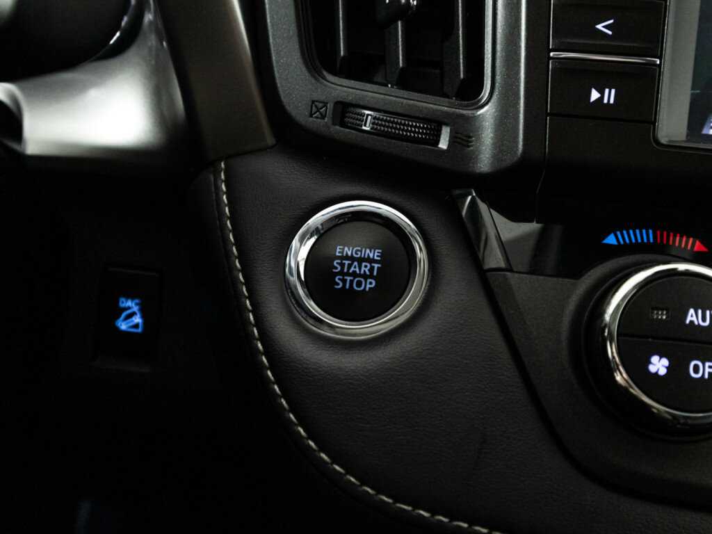 Б/У Тойота Рав4 2017 года. Фото: #20