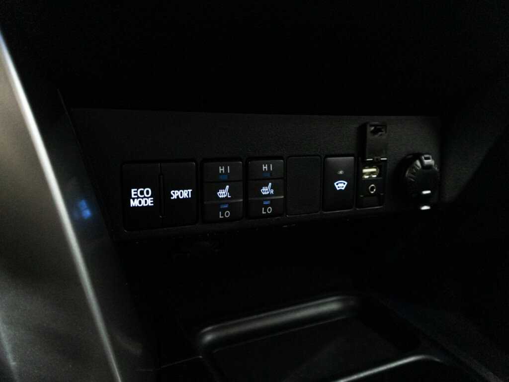 Б/У Тойота Рав4 2017 года. Фото: #21