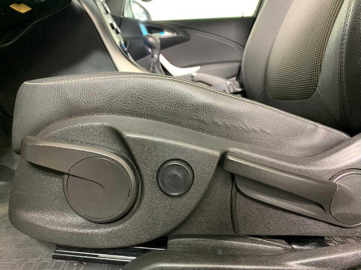 Б/У Опель Астра 2012 года. Фото: #16