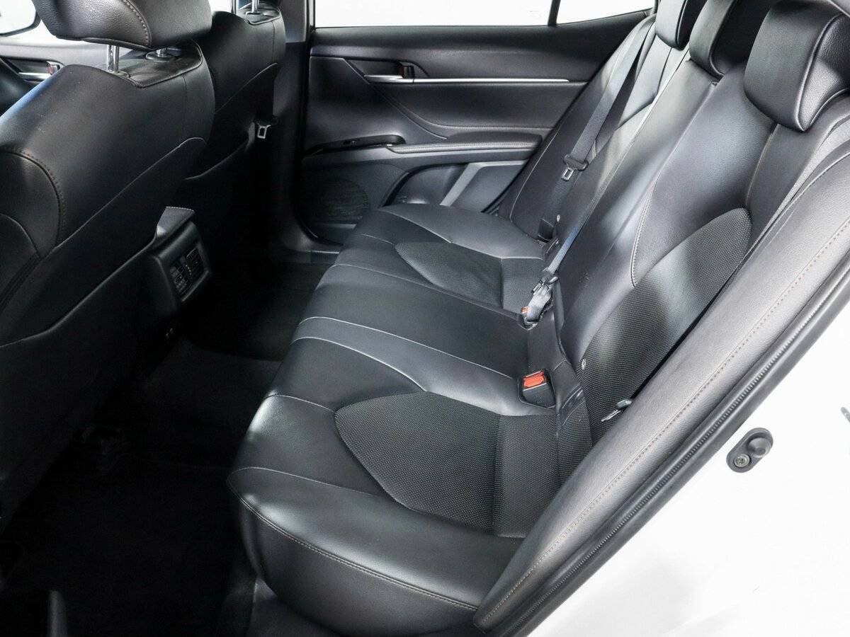 Б/У Тойота Камри 2020 года. Фото: #6