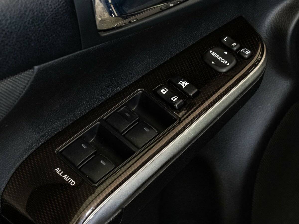 Б/У Тойота Камри 2017 года. Фото: #14