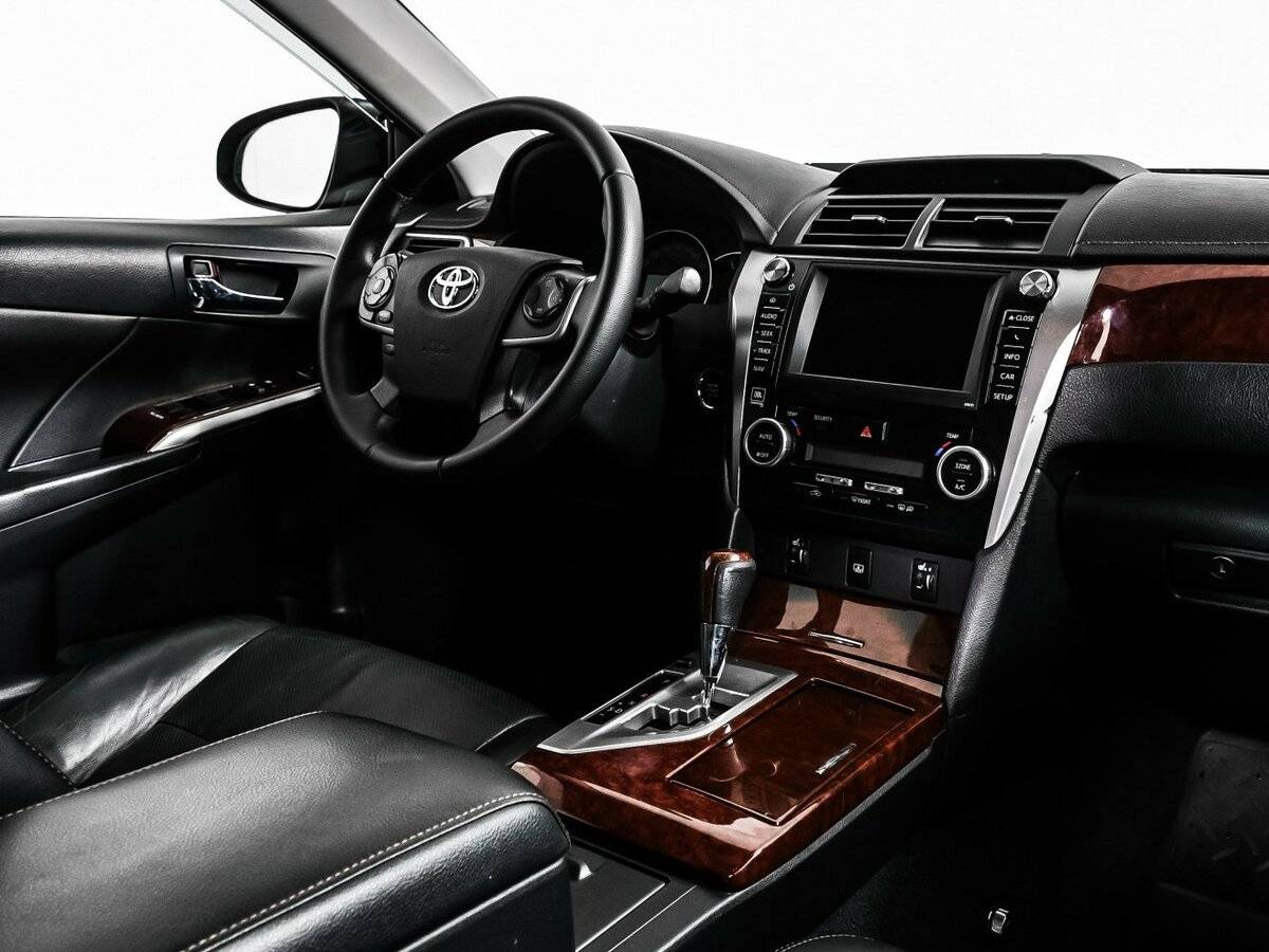 Б/У Тойота Камри 2012 года. Фото: #8