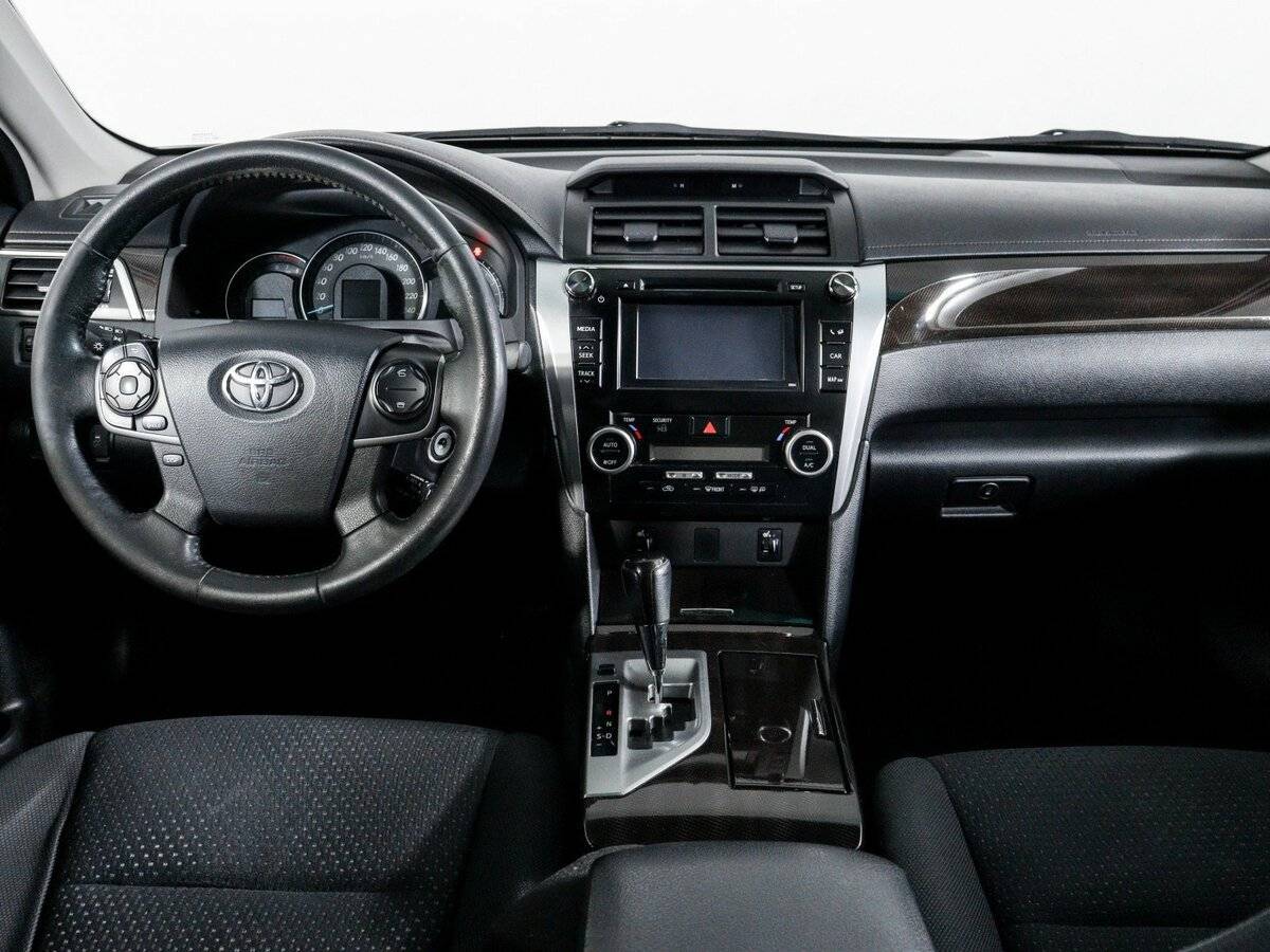 Б/У Тойота Камри 2013 года. Фото: #11