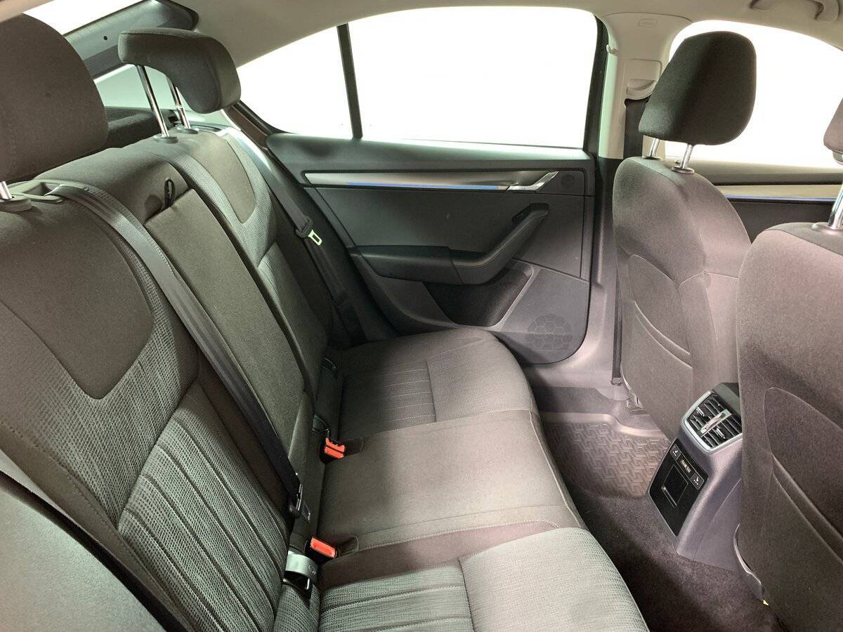 Б/У Шкода Октавия 2018 года. Фото: #16