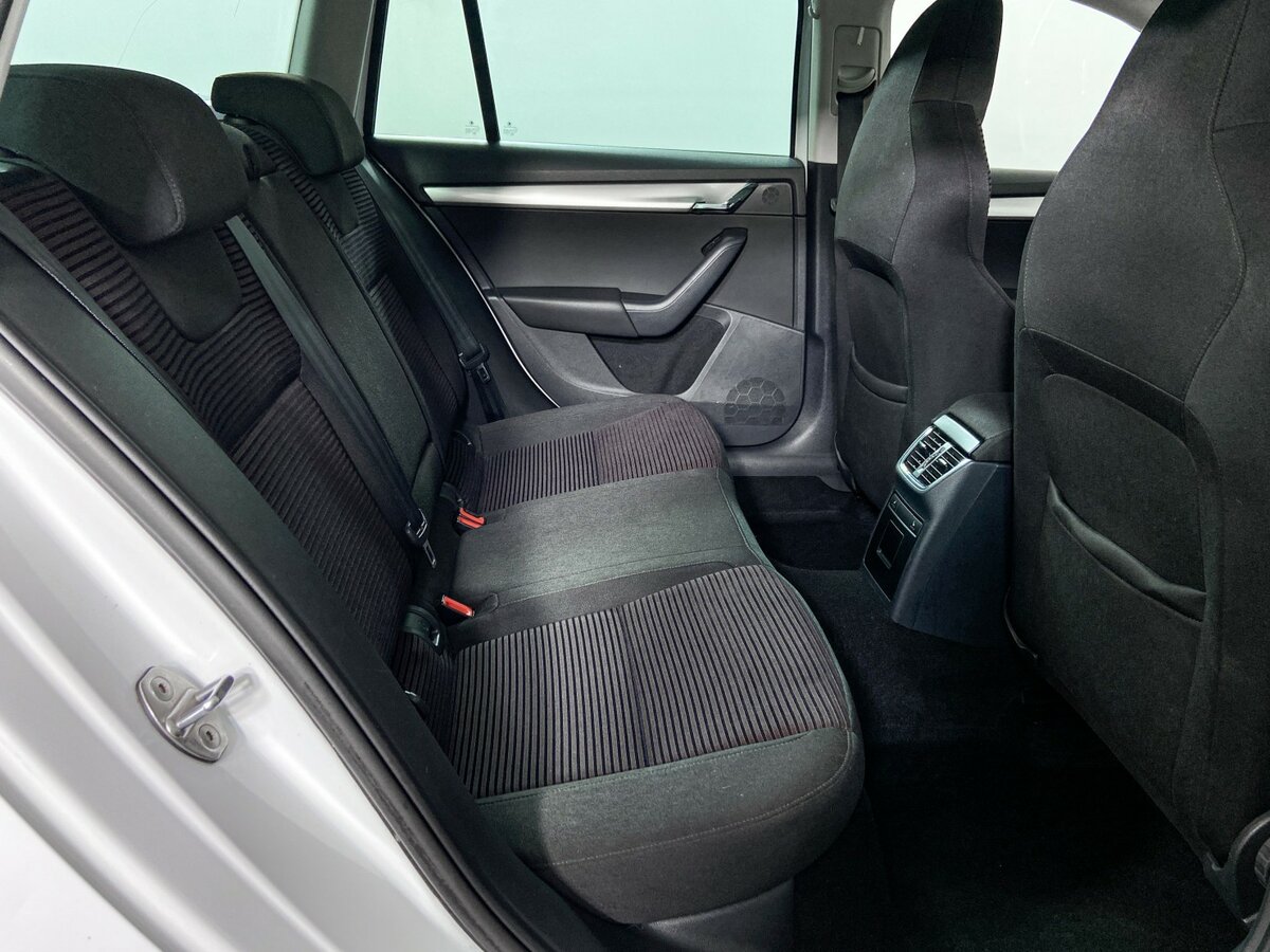 Б/У Шкода Октавия 2015 года. Фото: #10