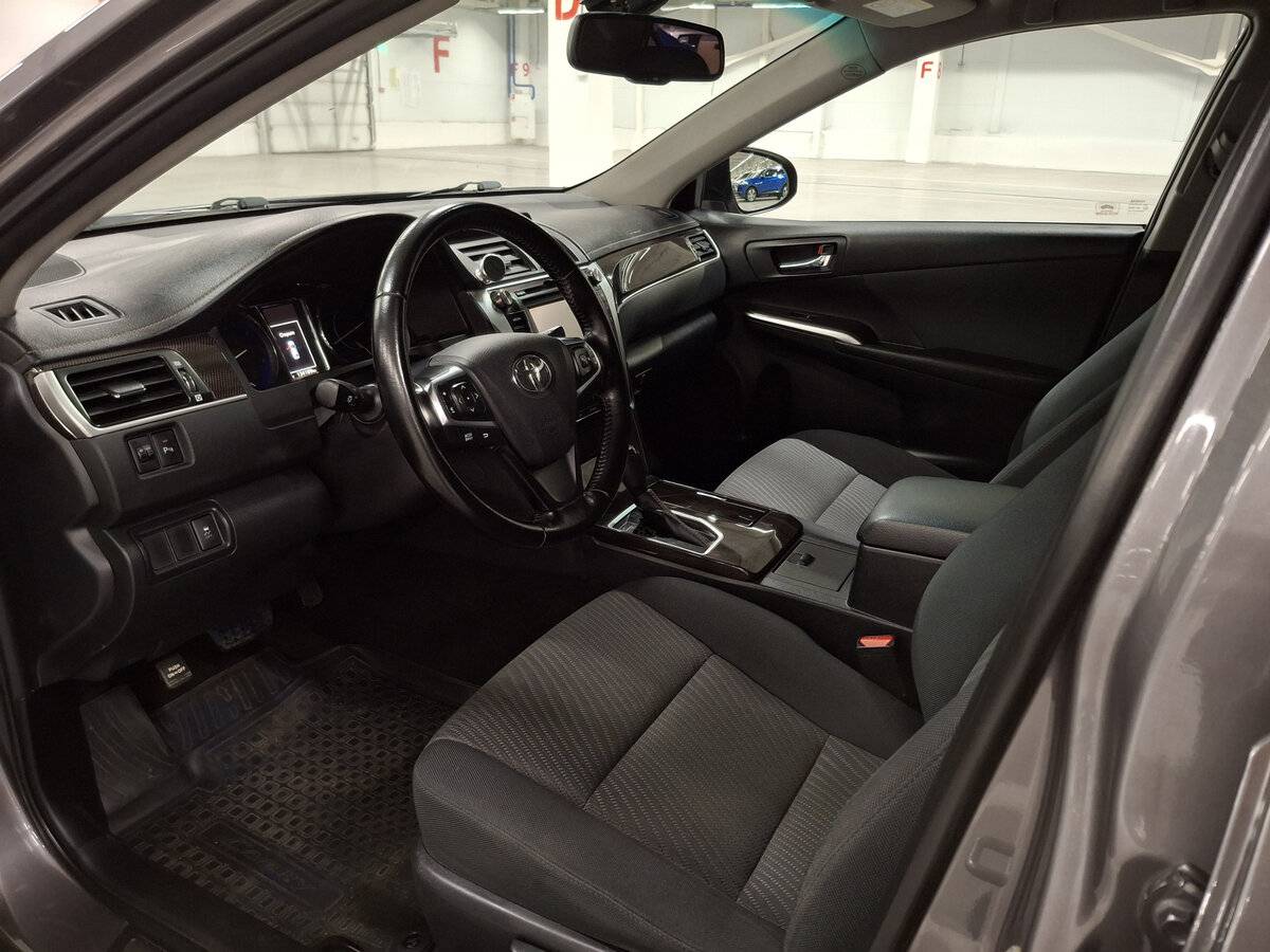 Б/У Тойота Камри 2016 года. Фото: #14