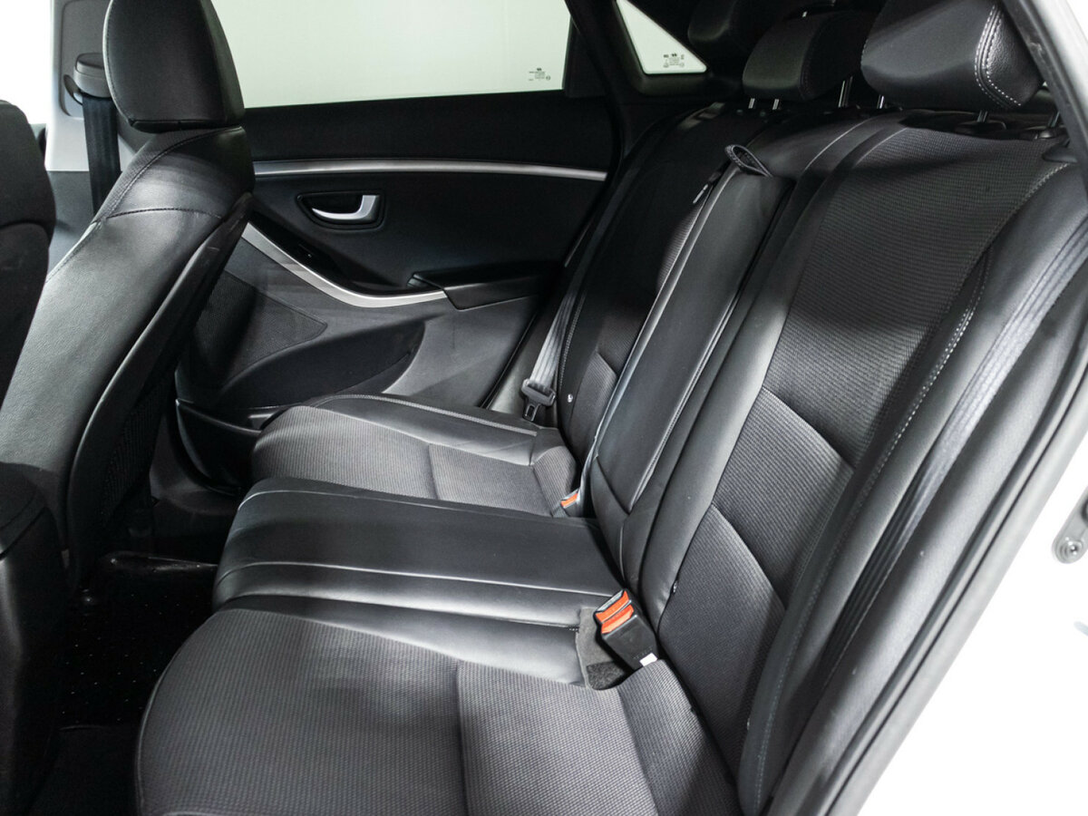 Б/У Хендай ай30 2015 года. Фото: #9