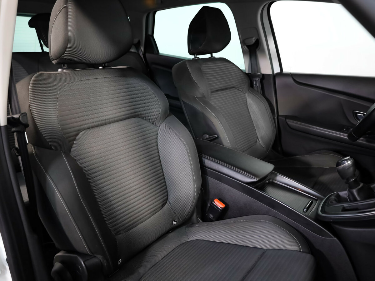 Б/У Рено Сценик 2018 года. Фото: #11