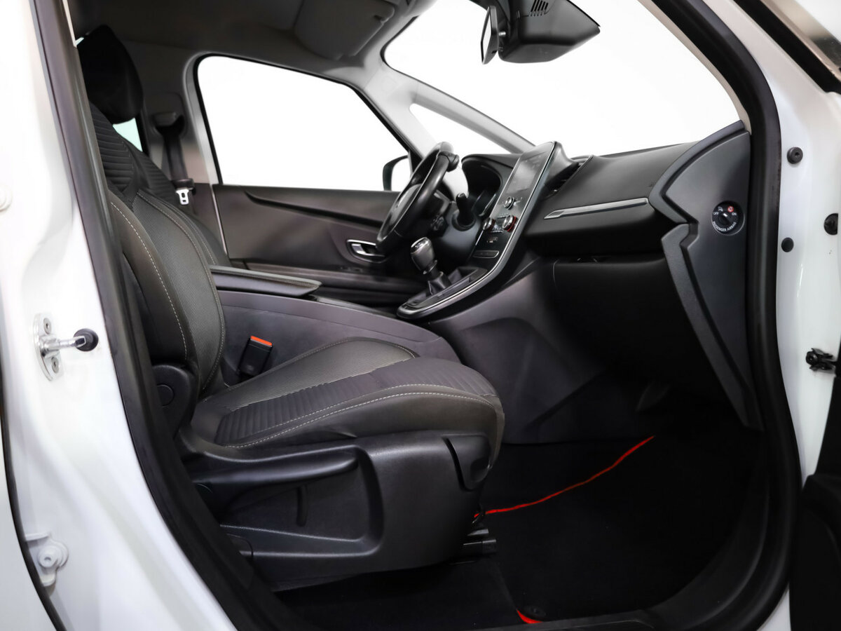 Б/У Рено Сценик 2018 года. Фото: #12