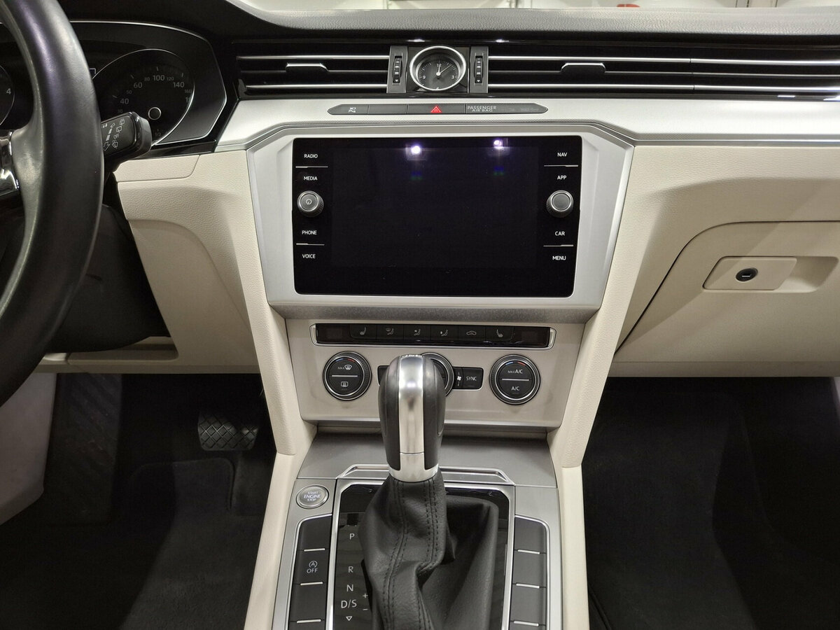 Б/У Фольксваген Пассат 2018 года. Фото: #14