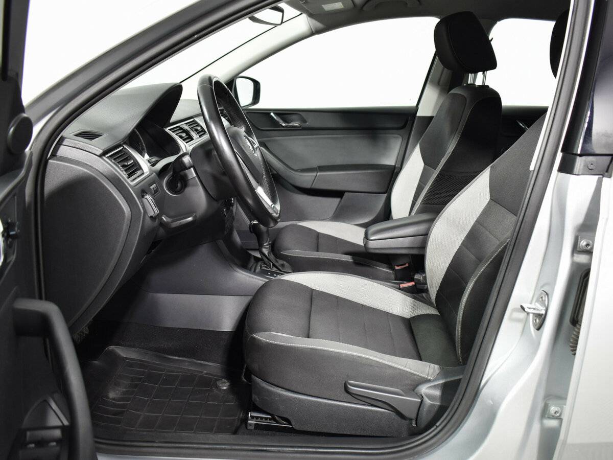 Б/У Шкода Рапид 2017 года. Фото: #9