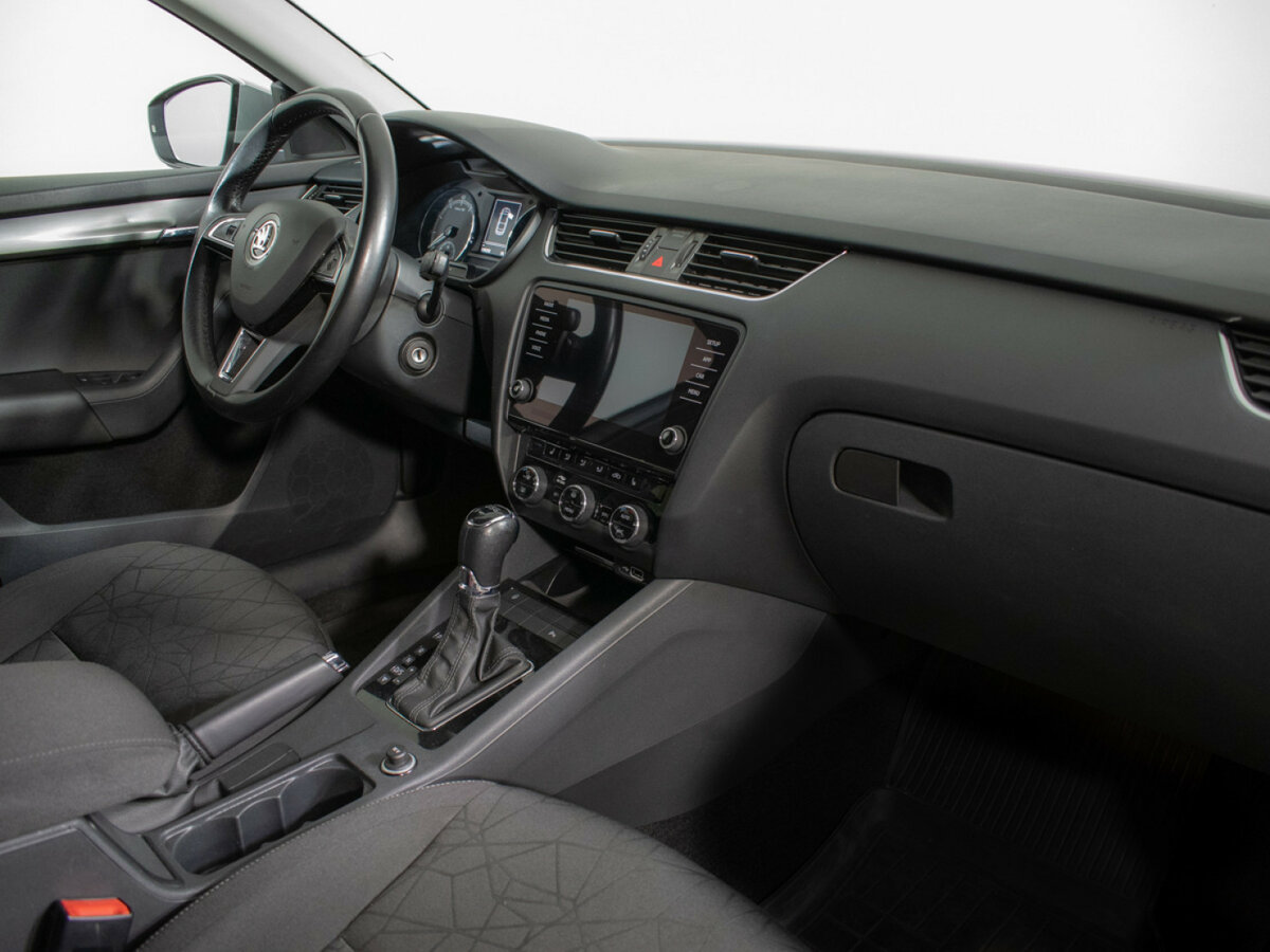 Б/У Шкода Октавия 2018 года. Фото: #8