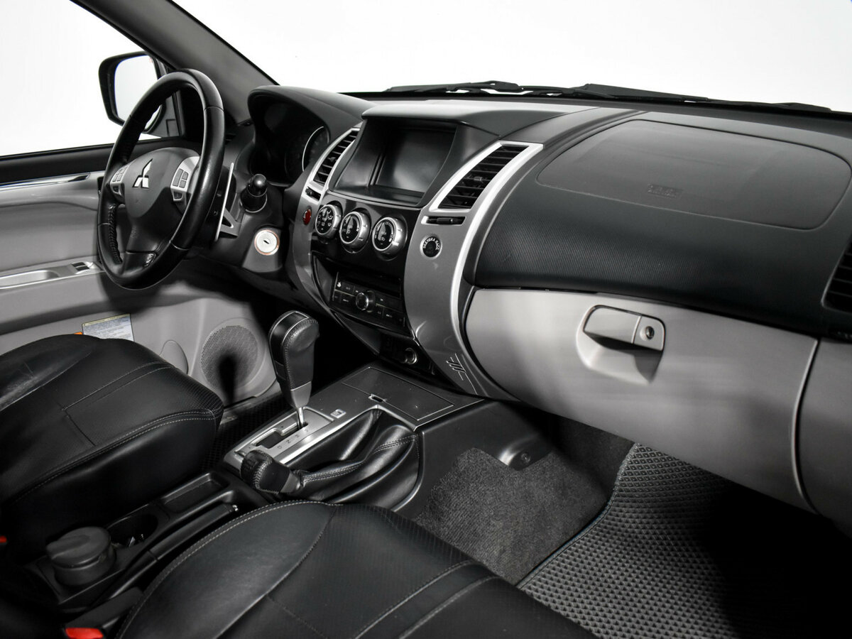 Б/У Митсубиши Паджеро Спорт 2013 года. Фото: #10