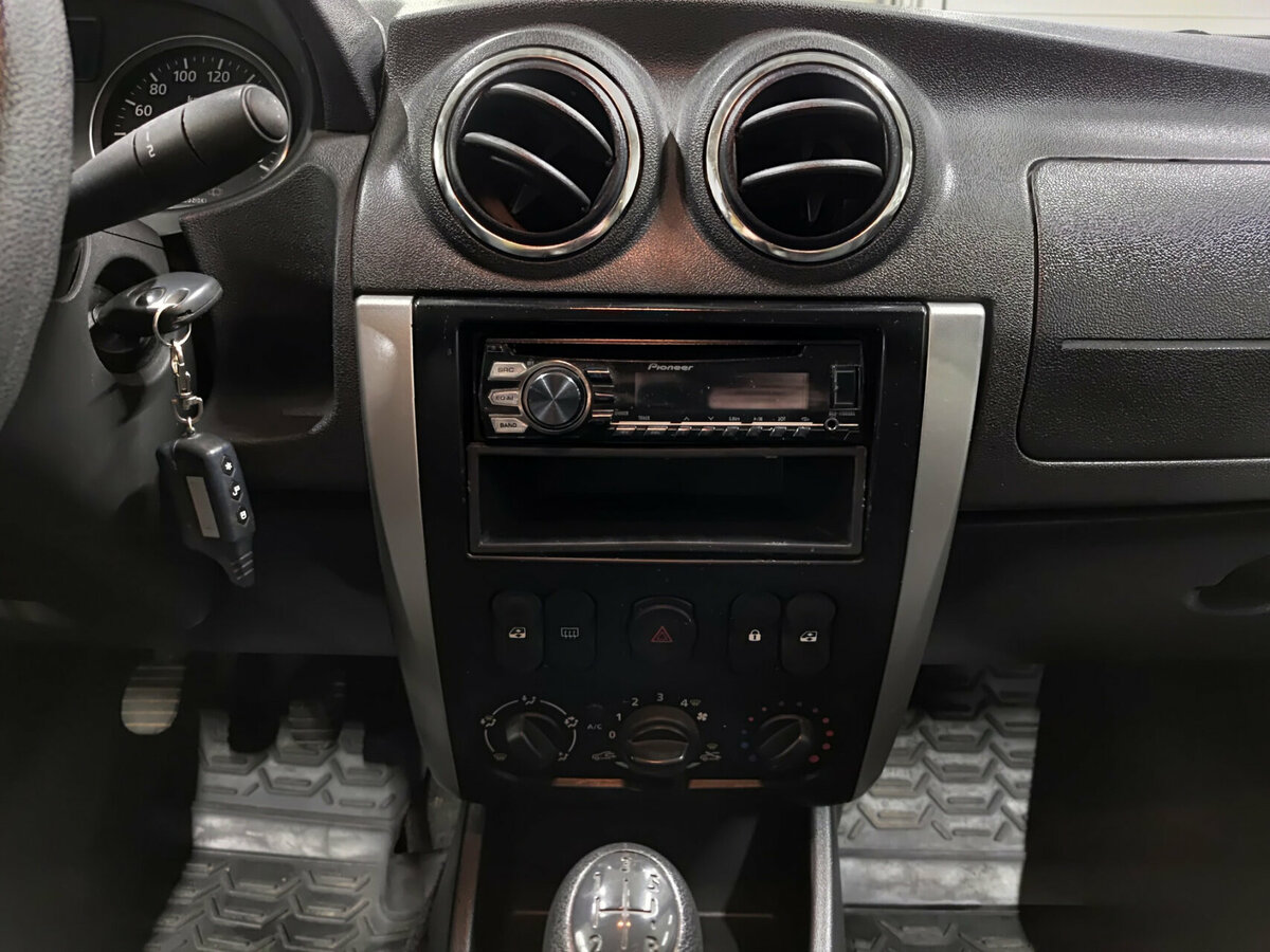 Б/У Ниссан Альмера 2015 года. Фото: #13