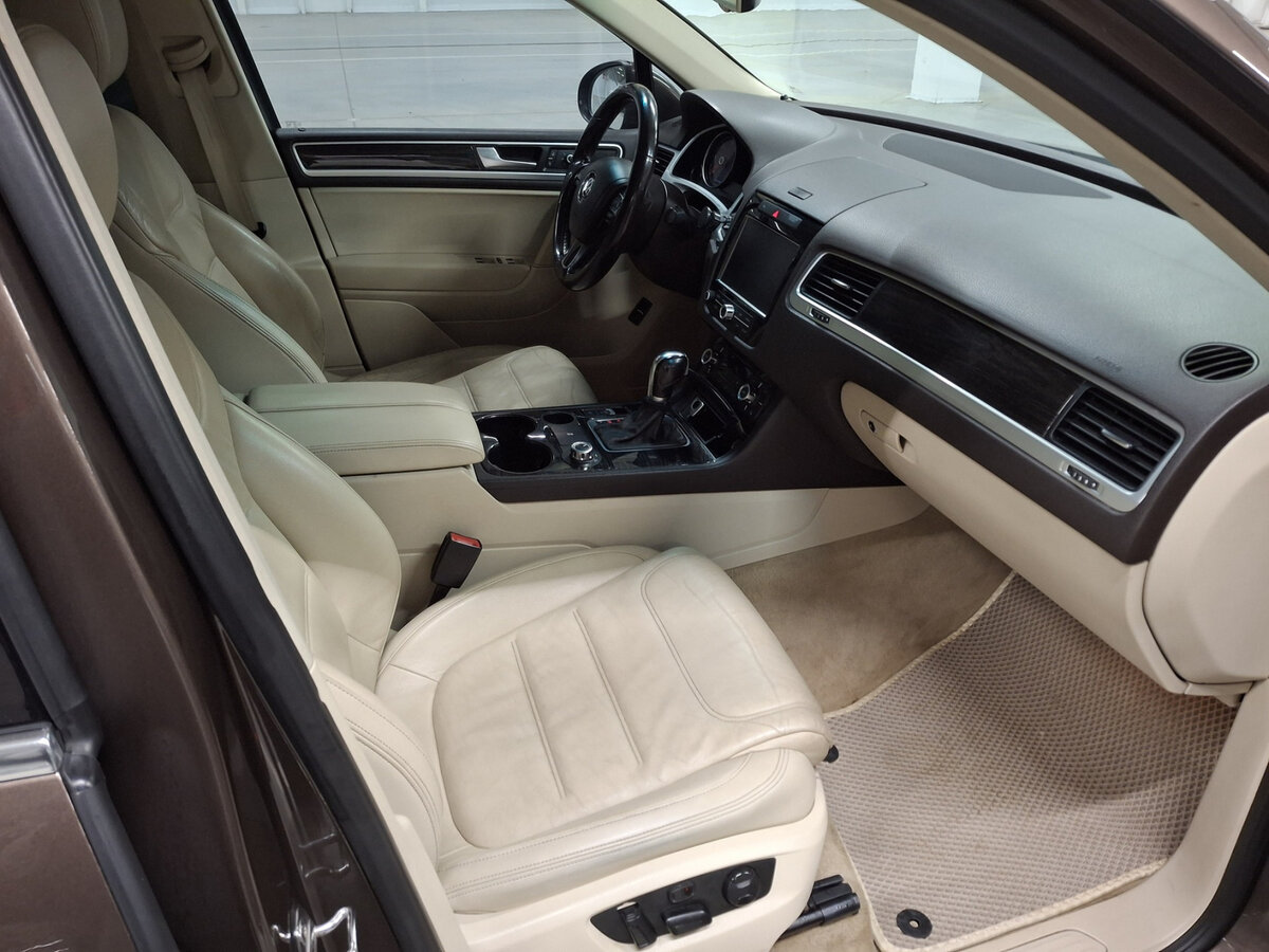 Б/У Фольксваген Туарег 2013 года. Фото: #10