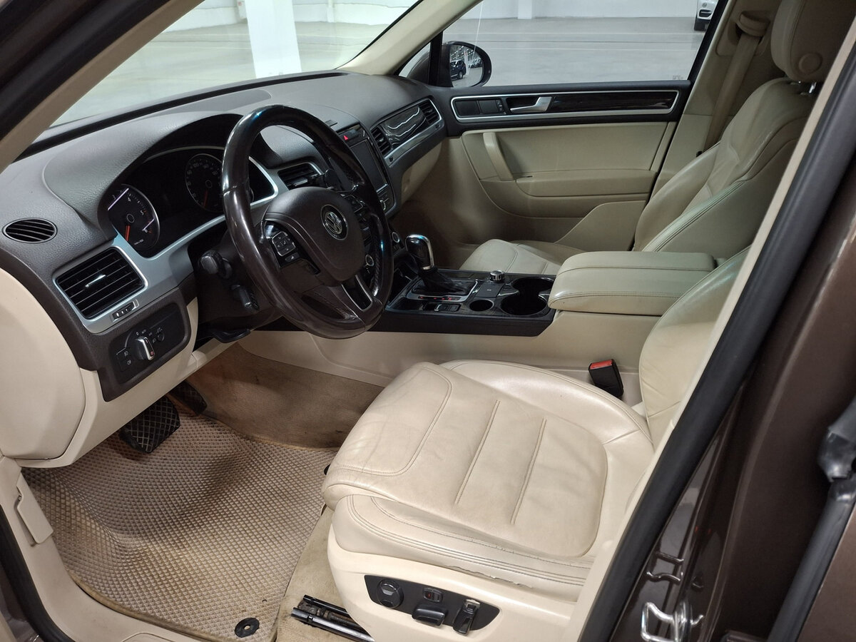 Б/У Фольксваген Туарег 2013 года. Фото: #15